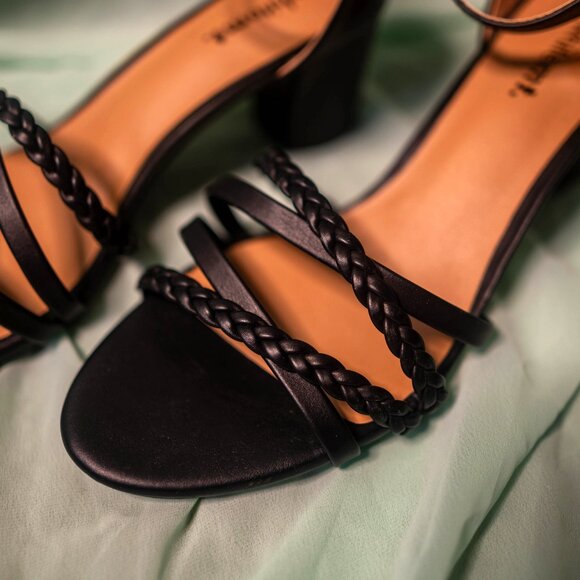 White Mt. Strappy Black Block Heel Sandals – Size 10 M (Never Worn) - Picture 3 of 7